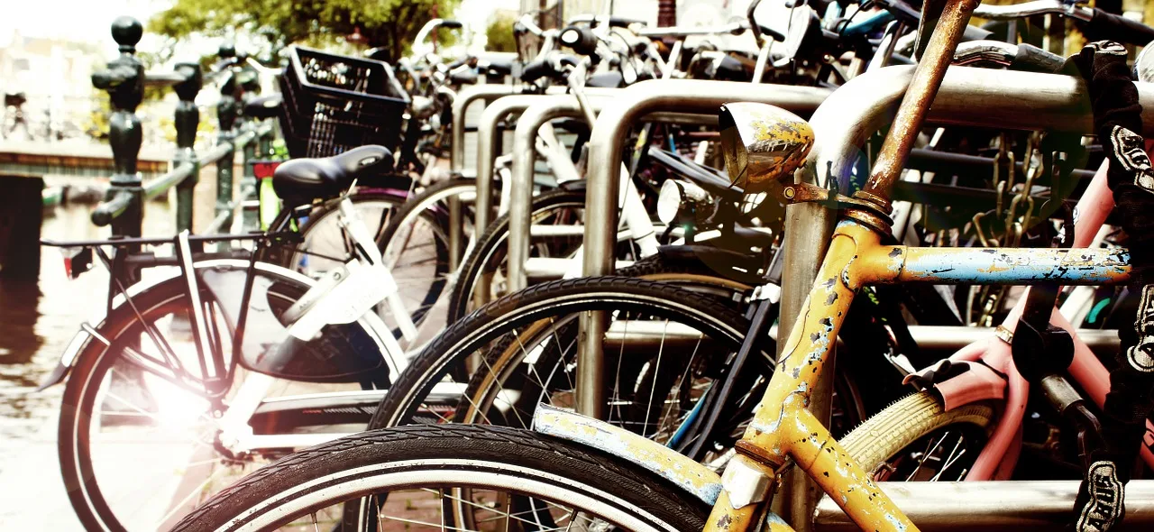 Amsterdam – miasto rowerów czy światła?