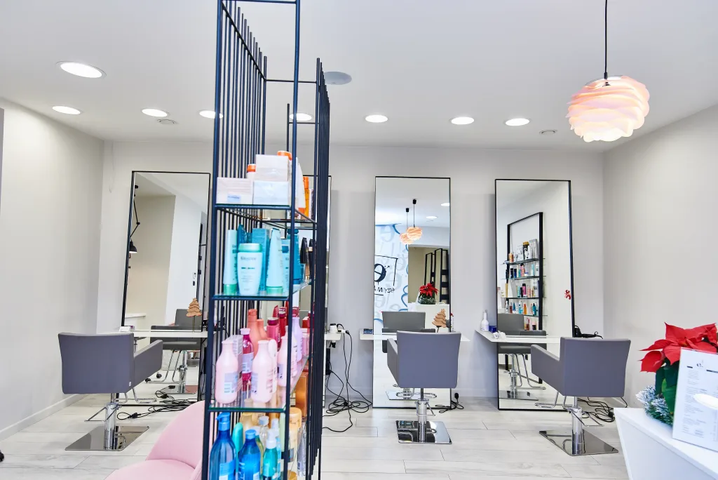 PLATINIUM hair design w Lublinie – oświetlenie Mistic Lighting, zdjęcie 2