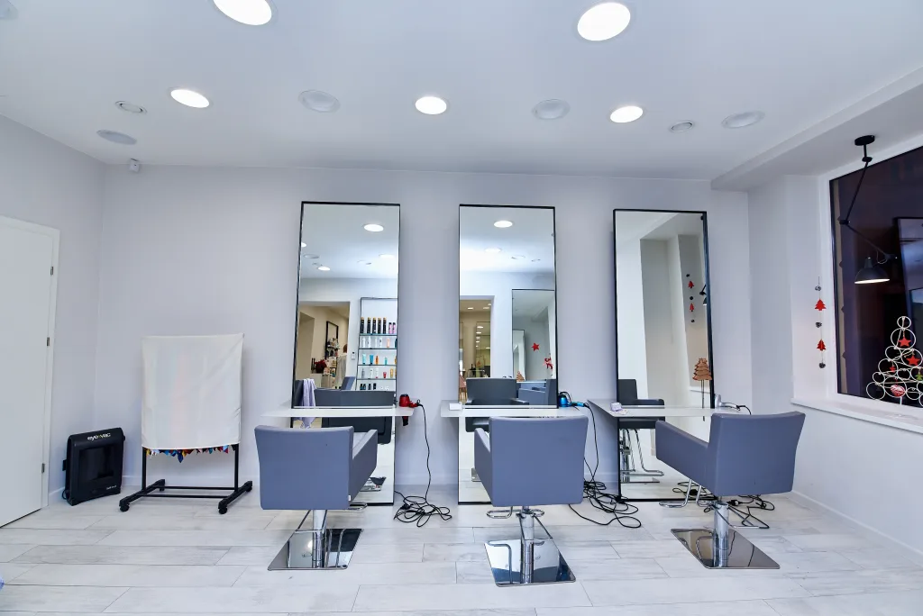 PLATINIUM hair design w Lublinie – oświetlenie Mistic Lighting, zdjęcie 7