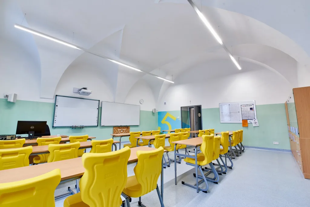 Szkoła Urszulanek w Lublinie – oświetlenie Mistic Lighting, zdjęcie 8