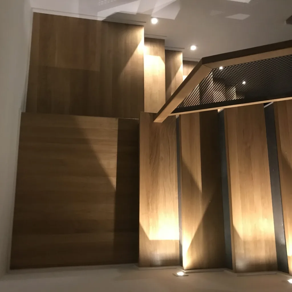 Nowoczesne schody w domu jednorodzinnym – oświetlenie Mistic Lighting, zdjęcie 10