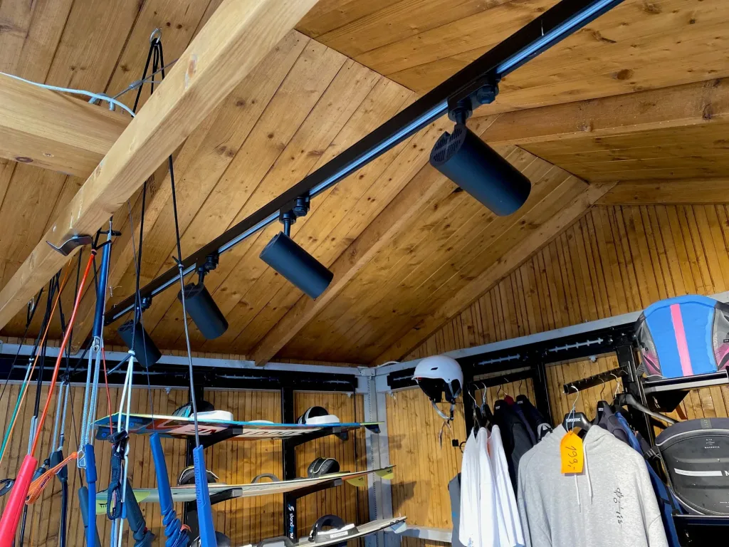 SHOWROOM Kite.pl w bazie na kempingu Chałupy 6 – oświetlenie Mistic Lighting, zdjęcie 7